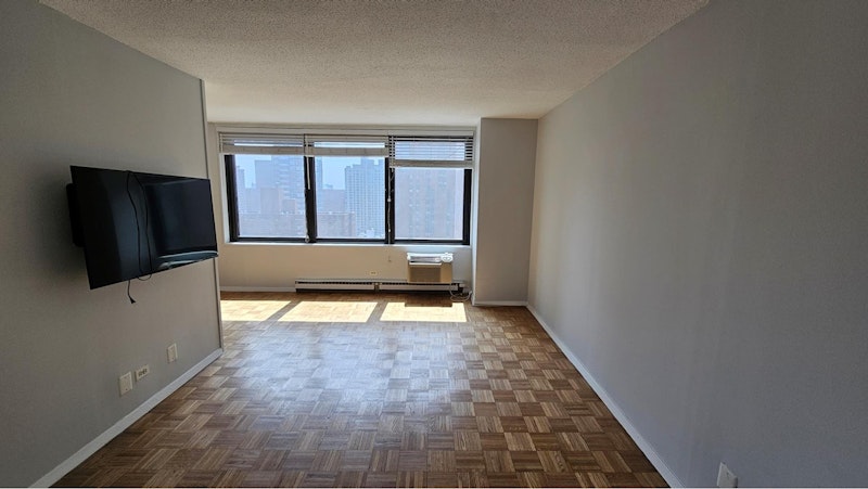 1623 Third Avenue 17E, Upper East Side, Upper East Side, NYC - 1 Bathrooms  
2.5 Rooms - 