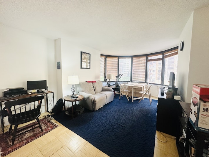 Rental Property at 330 East 38th Street 5F, Midtown East, Midtown East, NYC - Bathrooms: 1 
Rooms: 2.5 - $4,000 MO.