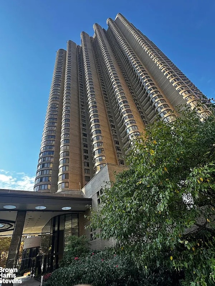 330 East 38th Street Murray Hill New York NY 10016