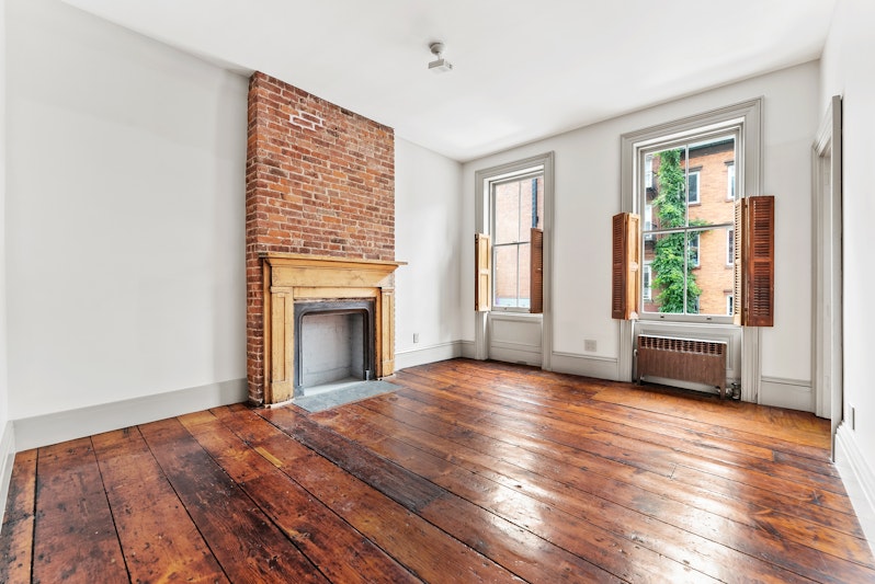 Rental Property at 143 East 13th Street 2, East Village, Downtown, NYC - Bedrooms: 1 
Bathrooms: 1 
Rooms: 5  - $4,200 MO.