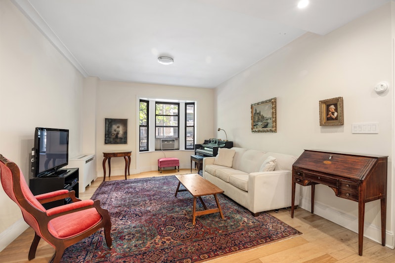 514 West 110th Street 2C, Upper West Side, Upper West Side, NYC - 2 Bedrooms  
2 Bathrooms  
4 Rooms - 