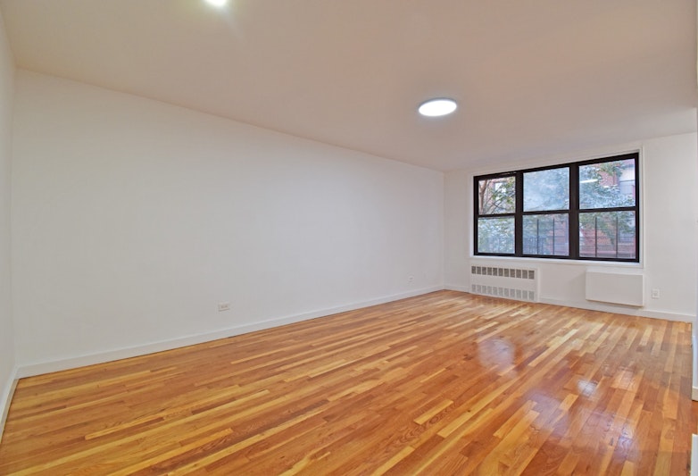 1165 East 54th Street 3M, Flatlands, Brooklyn, New York - 1 Bathrooms  
2 Rooms - 