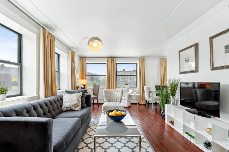 130 Lenox Avenue, Harlem, Upper Manhattan, NYC - 3 Bedrooms  
2 Bathrooms  
6 Rooms - 
