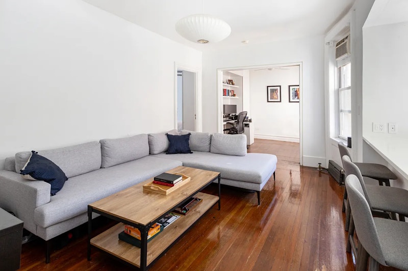 Rental Property at 92 Perry Street 12A, West Village, Downtown, NYC - Bedrooms: 2 
Bathrooms: 1 
Rooms: 4  - $6,750 MO.