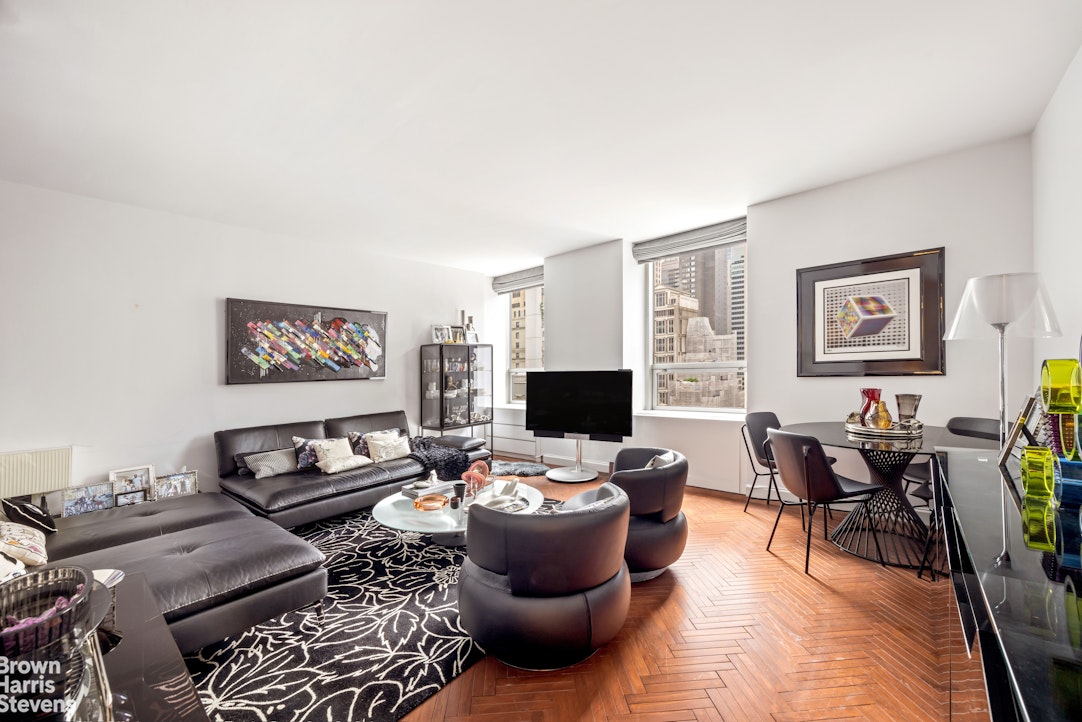 Photo 1 of 15 West 53rd Street 15H, Midtown West, NYC, $1,150,000, Web #: 23487569