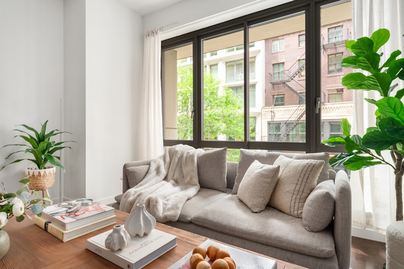 4 West 21st Street 2B, Flatiron, Downtown, NYC - 2 Bedrooms  
3 Bathrooms  
4 Rooms - 