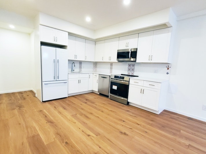 363 Parkside Avenue 1, Prospect Lefferts Gardens, Brooklyn, New York - 2 Bedrooms  
1 Bathrooms  
4 Rooms - 