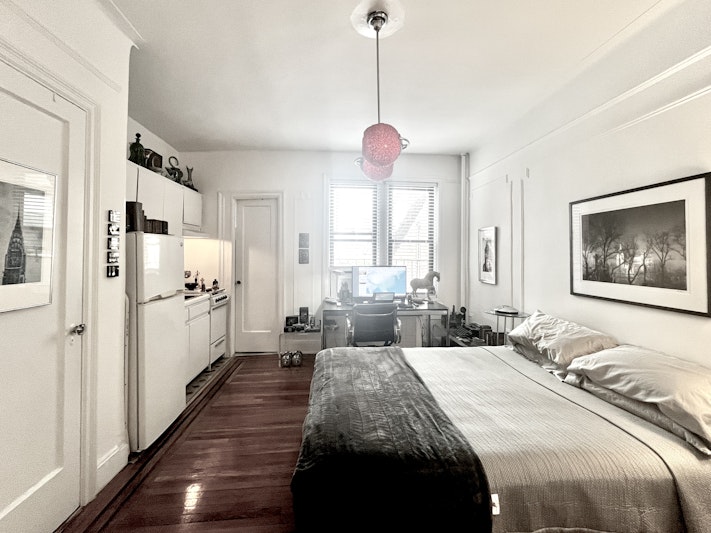 43-42 45th Street 5B, Sunnyside, Queens, New York - 1 Bathrooms  
2 Rooms - 