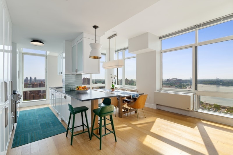 217 East 96th Street 30Mn, Upper East Side, Upper East Side, NYC - 3 Bedrooms  
3 Bathrooms  
6 Rooms - 