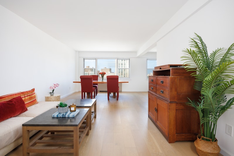445 East 86th Street 12G, Upper East Side, Upper East Side, NYC - 2 Bedrooms  
2 Bathrooms  
5 Rooms - 