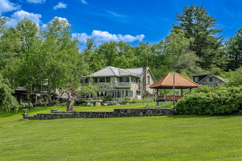 Wittenberg Road, Mt Tremper, Ulster County, NY - 9 Bedrooms  
10 Bathrooms  
19 Rooms - 