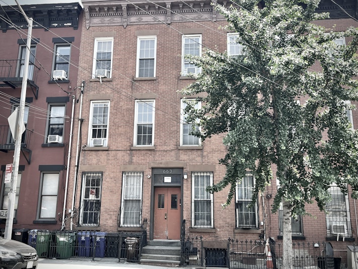 663 Henry Street 1L, Carroll Gardens, Brooklyn, New York - 1 Bedrooms  
1 Bathrooms  
3 Rooms - 