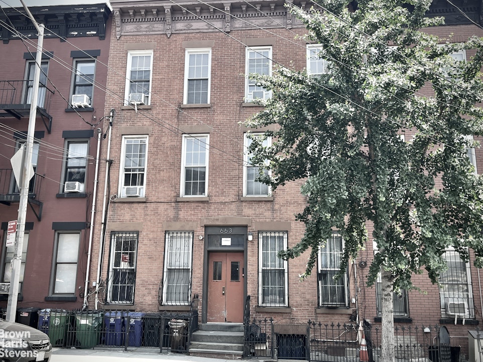 Photo 1 of 663 Henry Street 1L, Carroll Gardens, New York, $2,800, Web #: 23498444