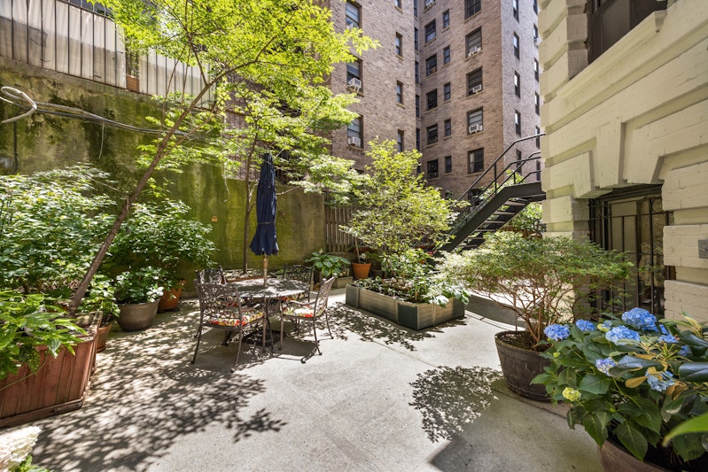 Property for Sale at 305 West 98th Street 2Fs, Upper West Side, Upper West Side, NYC - Bedrooms: 2 
Bathrooms: 2.5 
Rooms: 4.5 - $1,750,000