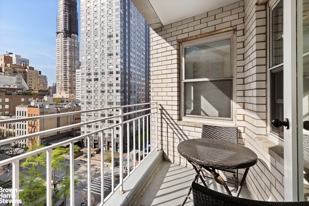 Photo 1 of 301 East 66th Street 10H, Upper East Side, NYC, $6,200, Web #: 23506030