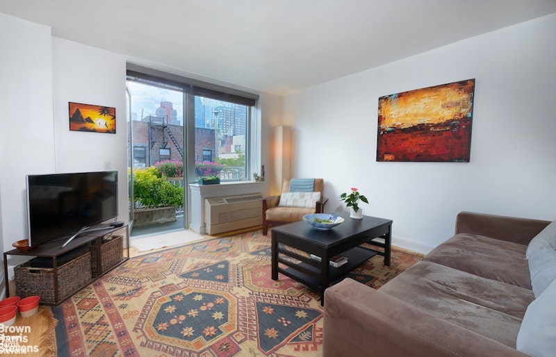 Rental Property at 505 West 47th Street 5Dn, Midtown West, Midtown West, NYC - Bedrooms: 2 
Bathrooms: 1 
Rooms: 3  - $5,650 MO.