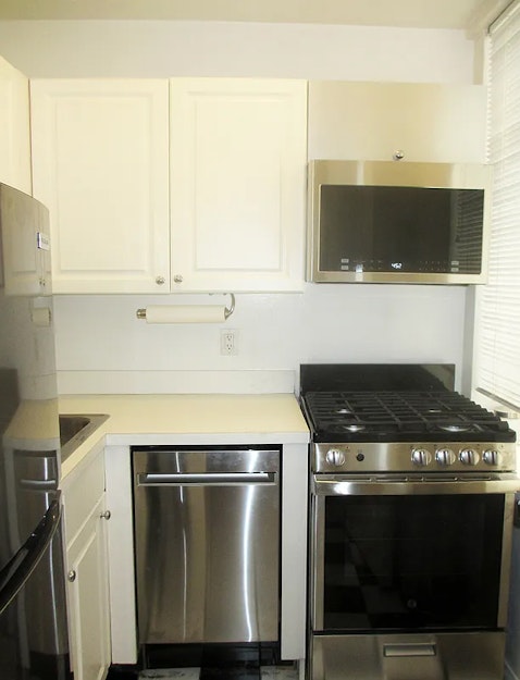 Rental Property at 25 Central Park West 17I, Upper West Side, Upper West Side, NYC - Bathrooms: 1 
Rooms: 2.5 - $3,600 MO.