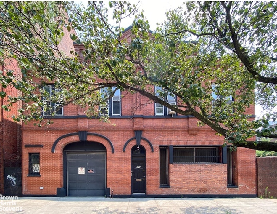 Photo 1 of 375 Vanderbilt Avenue Garage, Clinton Hill, New York, $4,000, Web #: 23511146