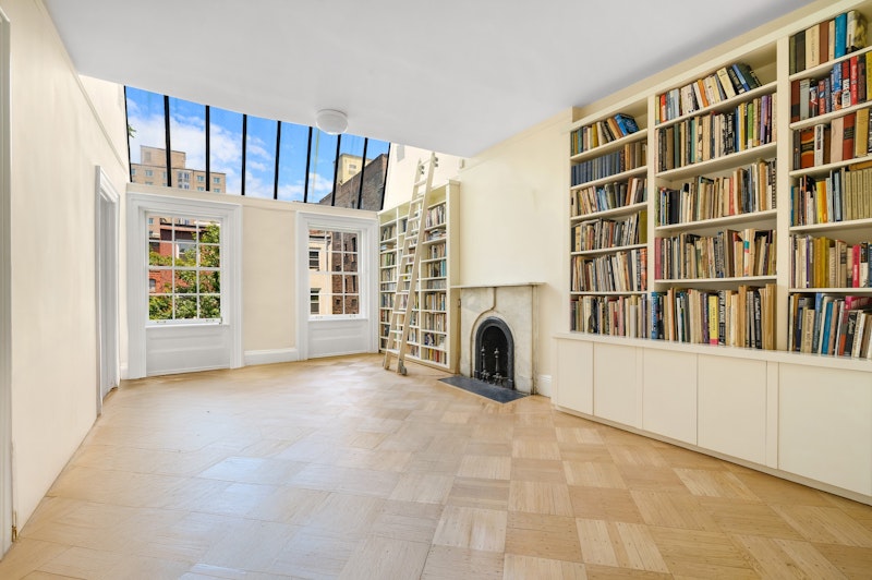 Property for Sale at 111 East 10th Street 5, East Village, Downtown, NYC - Bedrooms: 1 
Bathrooms: 1.5 
Rooms: 4  - $995,000