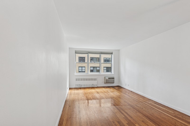 336 East 50th Street 5B, Midtown East, Midtown East, NYC - 1 Bedrooms  
1 Bathrooms  
3 Rooms - 