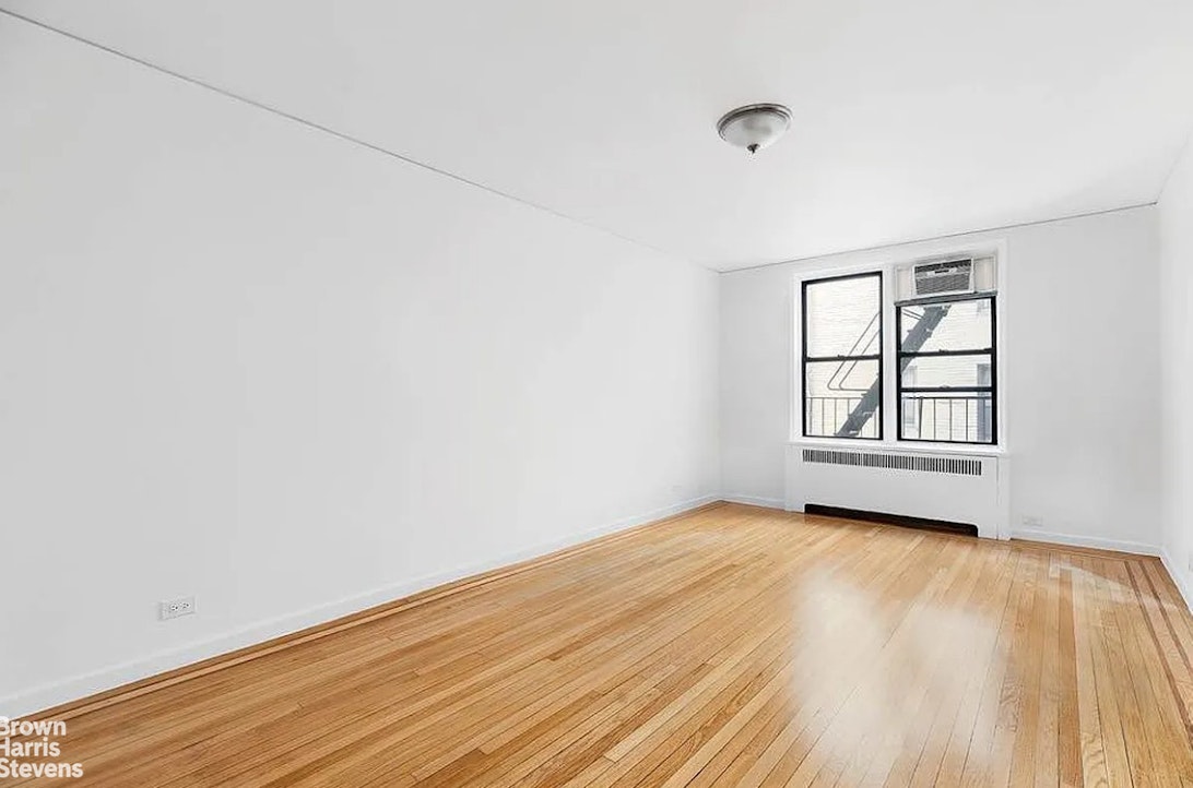 Photo 1 of 107 University Place 1E, Greenwich Village, NYC, $3,000, Web #: 23516169