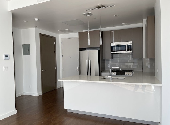 27 -17 42nd Rd 14G, Long Island City, Queens, New York - 1 Bedrooms  
1 Bathrooms  
2 Rooms - 