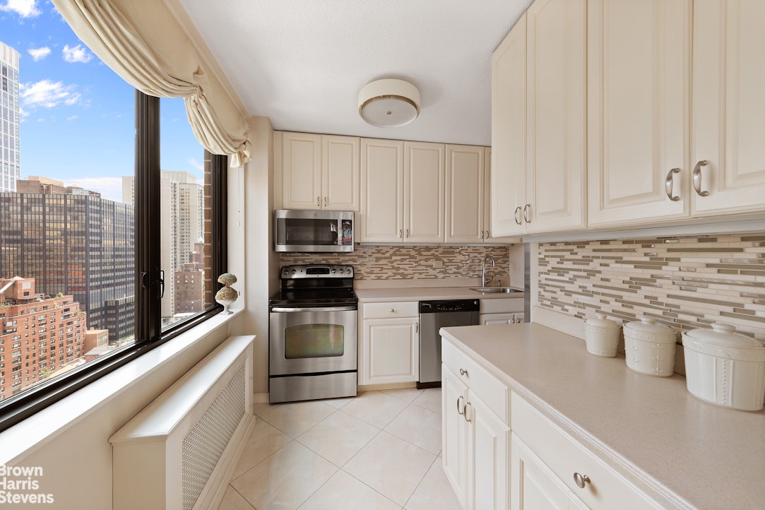 300 East 54th Street 22H Sutton Place New York NY 10022