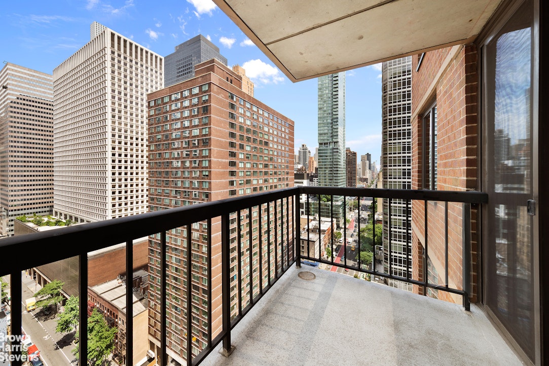 300 East 54th Street 22H Sutton Place New York NY 10022