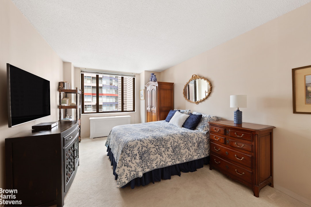 300 East 54th Street 22H Sutton Place New York NY 10022