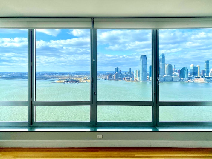 30 West Street 31F, Battery Park City, Downtown, NYC - 3 Bedrooms  
3.5 Bathrooms  
5.5 Rooms - 