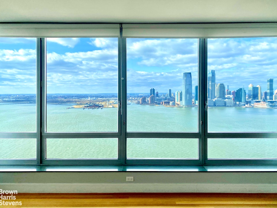 Photo 1 of 30 West Street 31F, Battery Park City, NYC, $13,500, Web #: 23520666