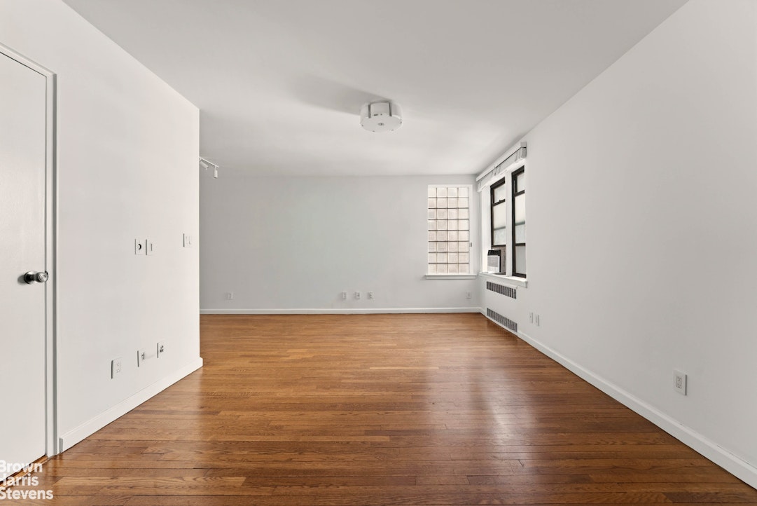 54 East 8th Street 4L Greenwich Village New York NY 10003