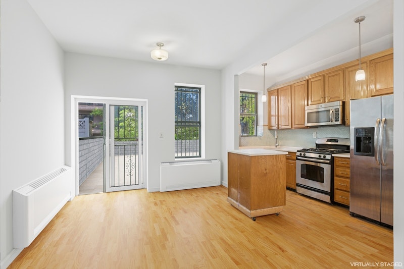 554 West 183rd Street, Fort George, Upper Manhattan, NYC - 2 Bedrooms  
2.5 Bathrooms  
6 Rooms - 