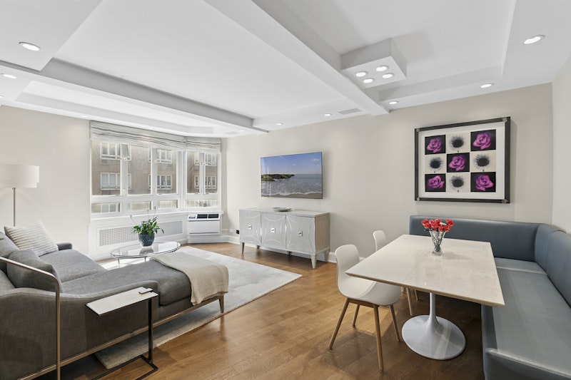 333 West 57th Street, Midtown West, Midtown West, NYC - 2 Bedrooms  
3 Bathrooms  
5 Rooms - 