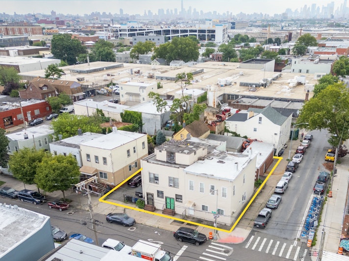57 -28 59th Street, Maspeth, Queens, New York - 10 Bedrooms  
6 Bathrooms  
15 Rooms - 