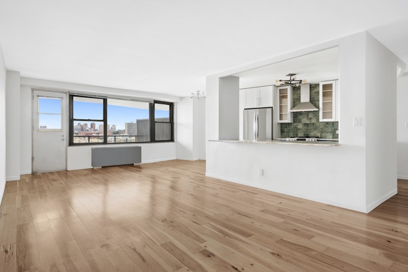 1020 Grand Concourse, Concourse Village, Bronx, New York - 3 Bedrooms  
2 Bathrooms  
5.5 Rooms - 