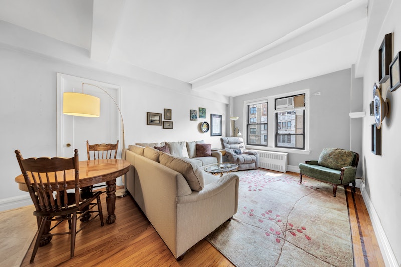 121 West 72nd Street, Upper West Side, Upper West Side, NYC - 2 Bedrooms  
2 Bathrooms  
4 Rooms - 