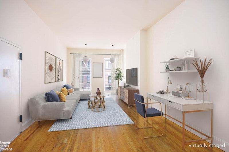 200 West 10th Street Parlor, West Village, Downtown, NYC - 2 Bedrooms  
2.5 Bathrooms  
7 Rooms - 