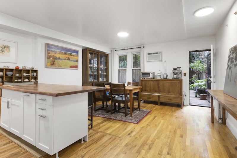 203 West 136th Street, Central Harlem, Upper Manhattan, NYC - 6 Bedrooms  
4 Bathrooms  
14 Rooms - 