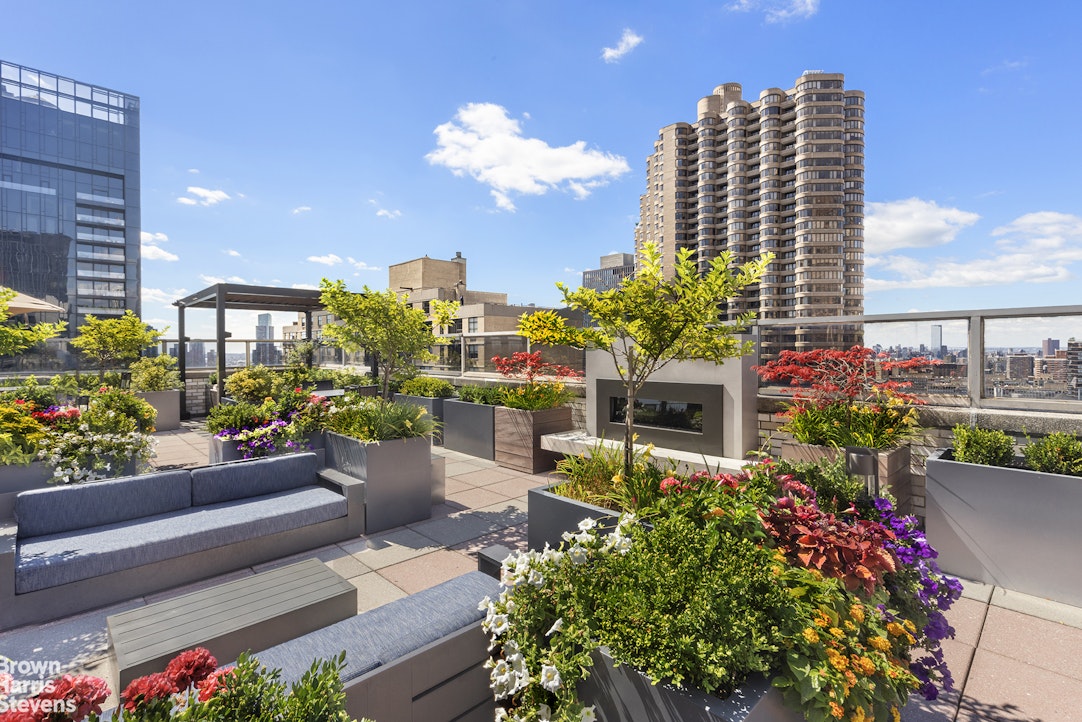 300 East 40th Street Murray Hill New York NY 10016
