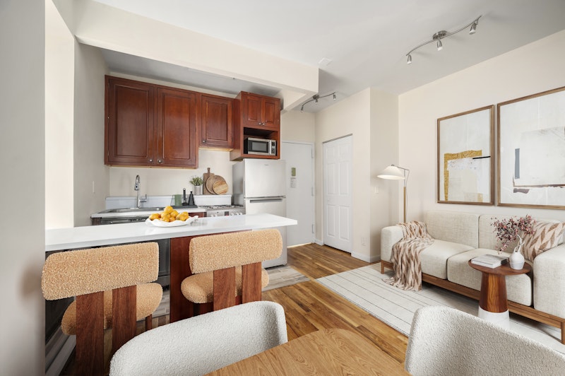 713 East 9th Street 1C, East Village, Downtown, NYC - 2 Bedrooms  
1.5 Bathrooms  
5 Rooms - 
