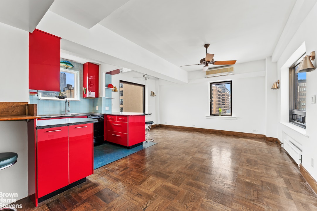 Photo 1 of 180 West Houston Street 11C, West Village, NYC, $8,500, Web #: 23582028