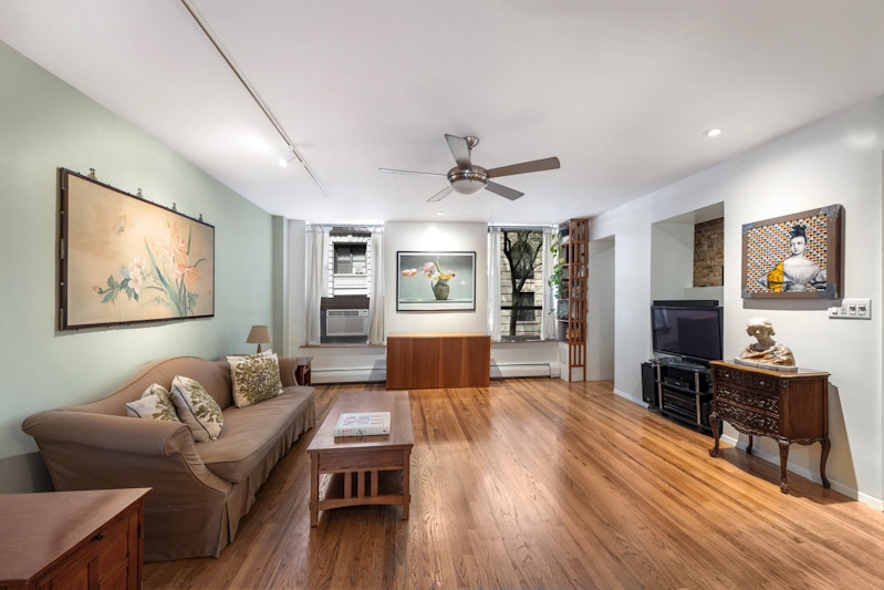 305 West 98th Street 1Gn, Upper West Side, Upper West Side, NYC - 3 Bedrooms  
2.5 Bathrooms  
6 Rooms - 