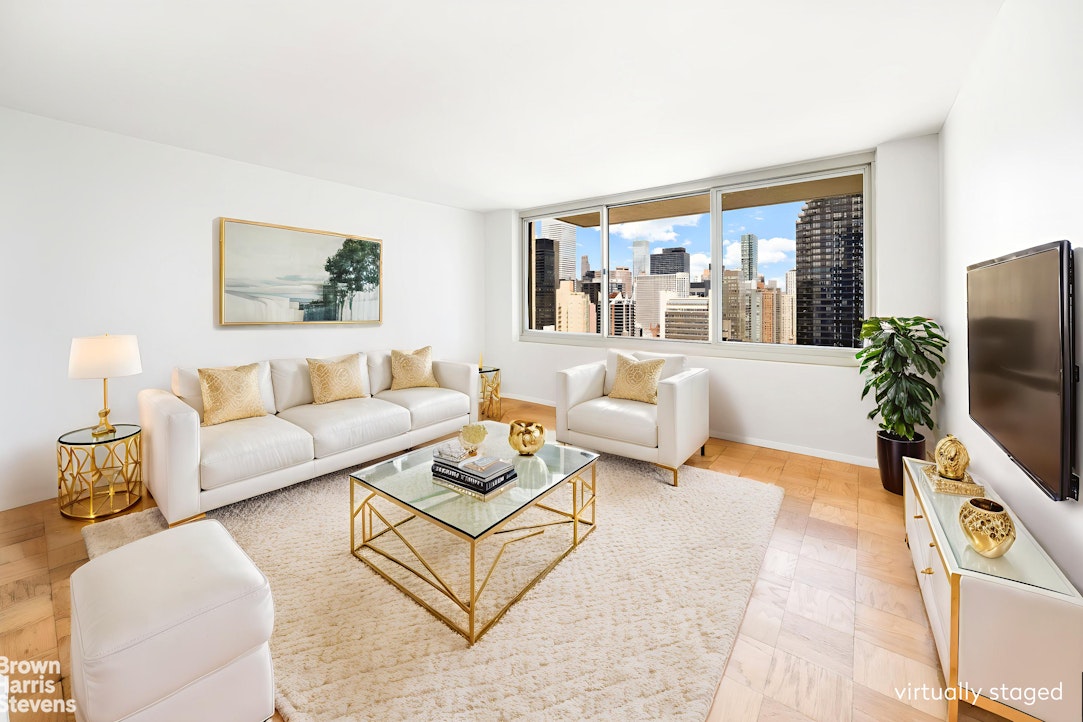 Photo 1 of 333 East 45th Street 31E, Midtown East, NYC, $3,975, Web #: 23586406