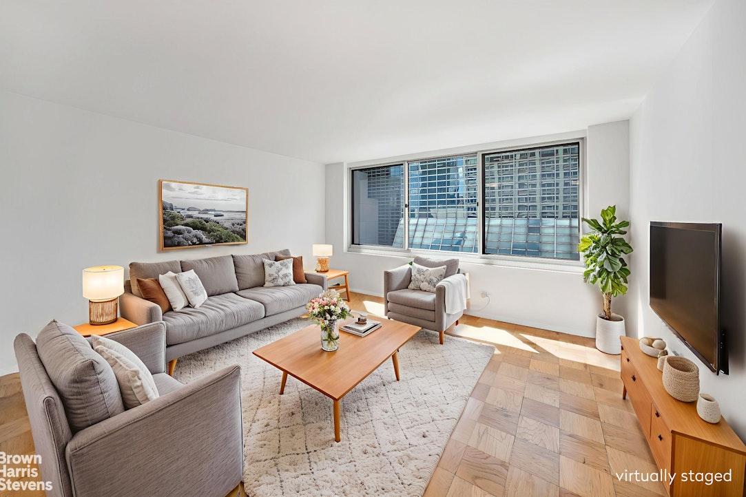 Photo 1 of 333 East 45th Street 18B, Midtown East, NYC, $3,895, Web #: 23586413