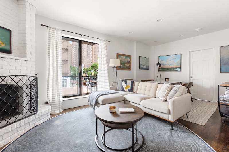 368 West 23rd Street 2F, Chelsea, Downtown, NYC - 2 Bedrooms  
1 Bathrooms  
4 Rooms - 