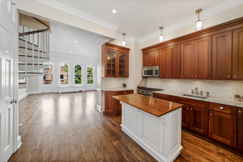 24 West 70th Street Ph4, Upper West Side, Upper West Side, NYC - 1 Bedrooms  
1 Bathrooms  
3.5 Rooms - 