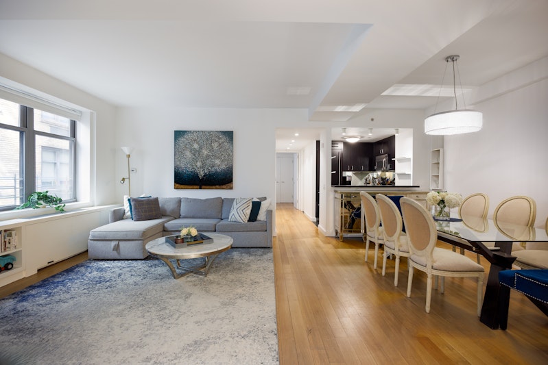 100 West 58th Street 8G, Midtown West, Midtown West, NYC - 2 Bedrooms  
2 Bathrooms  
4 Rooms - 