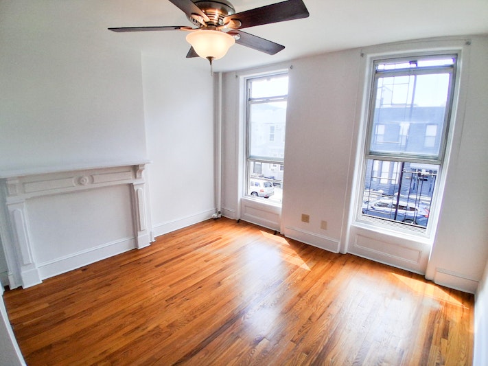 553 17th Street 2R, Windsor Terrace, Brooklyn, New York - 2 Bedrooms  
1 Bathrooms  
4 Rooms - 