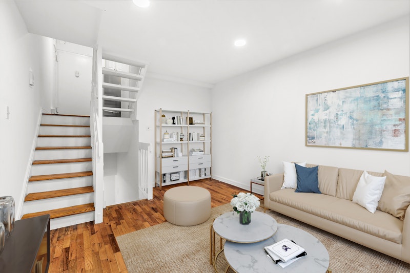 134 East 22nd Street 101, Gramercy Park, Downtown, NYC - 2 Bedrooms  
1.5 Bathrooms  
4 Rooms - 